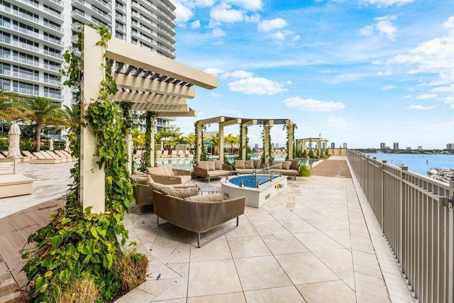 220 Lake Shore Drive 1415, Lake Park, FL 33403