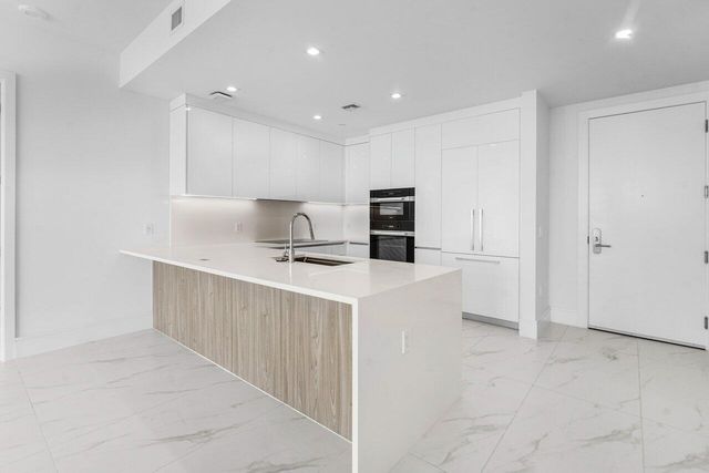 220 Lake Shore Drive 1415, Lake Park, FL 33403