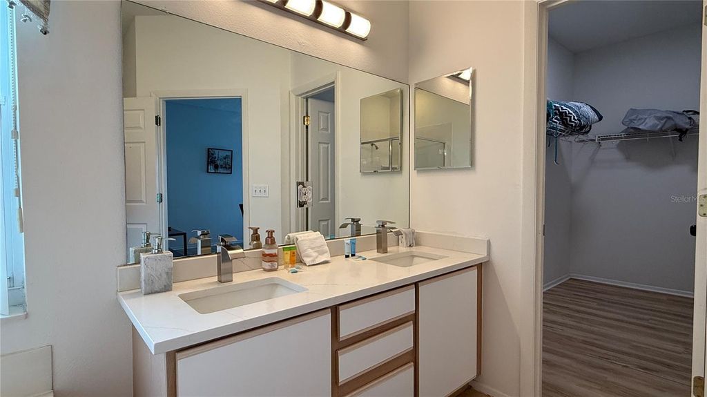 Image 17 of property listing at 513 BAILEY CIRCLE, Davenport, FL 33897