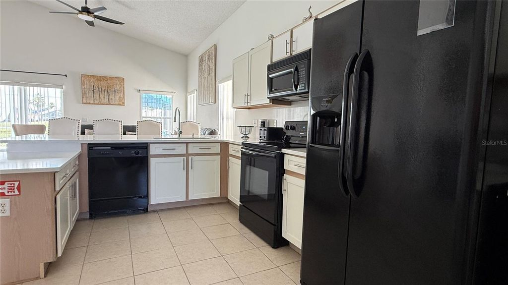 Image 3 of property listing at 513 BAILEY CIRCLE, Davenport, FL 33897