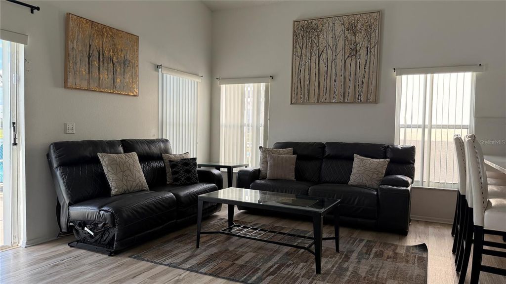 Image 8 of property listing at 513 BAILEY CIRCLE, Davenport, FL 33897