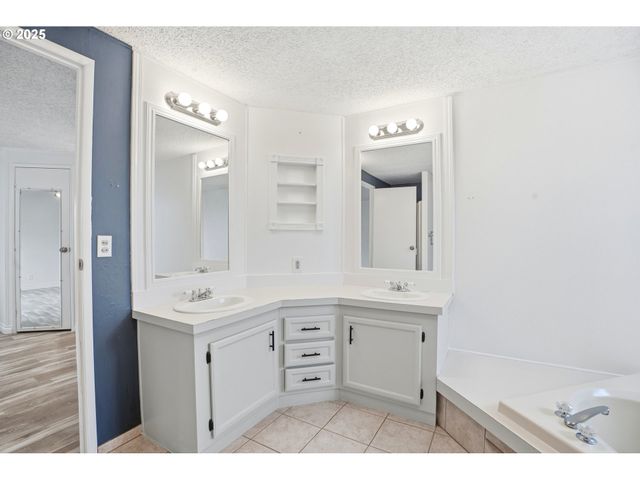 13217 Ne 59TH St 126, Vancouver, WA 98682