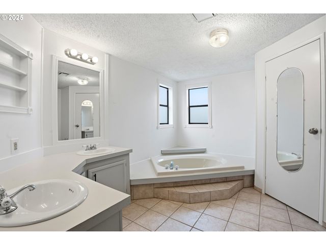 13217 Ne 59TH St 126, Vancouver, WA 98682