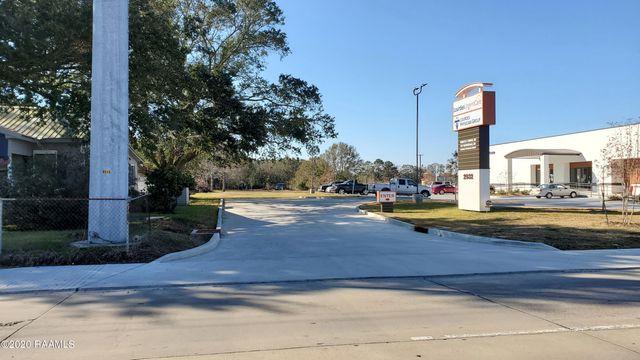 2938 Ambassador Caffery Parkway, Lafayette, LA 70506