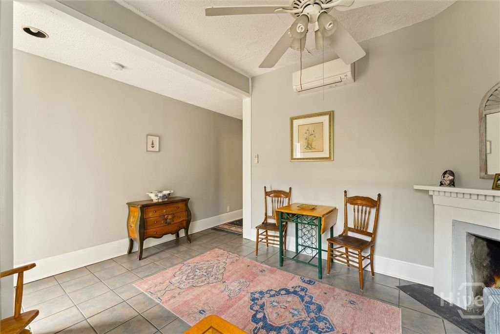 Image 11 of property listing at 530 E Gordon Lane, Savannah, GA 31401