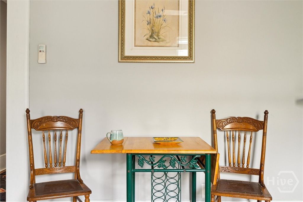 Image 12 of property listing at 530 E Gordon Lane, Savannah, GA 31401