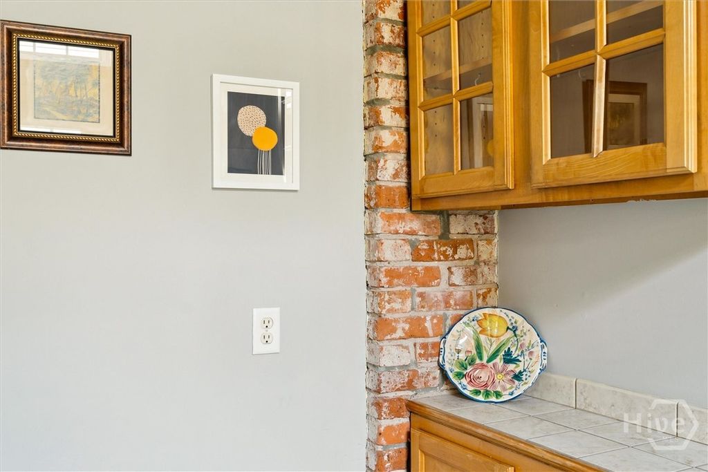 Image 18 of property listing at 530 E Gordon Lane, Savannah, GA 31401