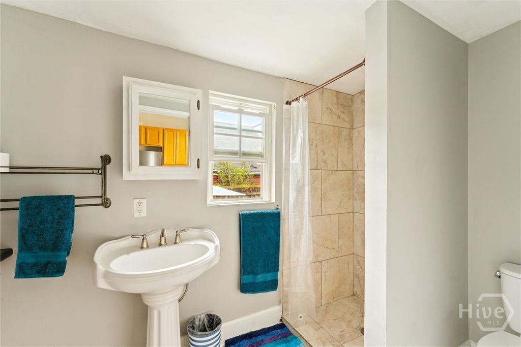 Image 20 of property listing at 530 E Gordon Lane, Savannah, GA 31401