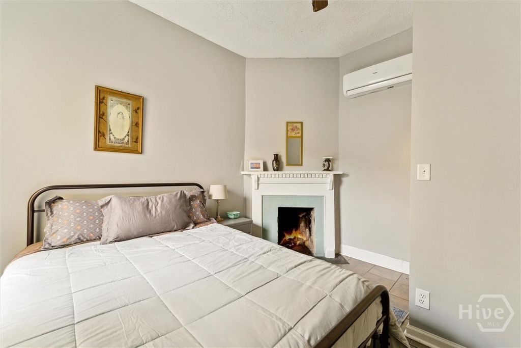 Image 22 of property listing at 530 E Gordon Lane, Savannah, GA 31401