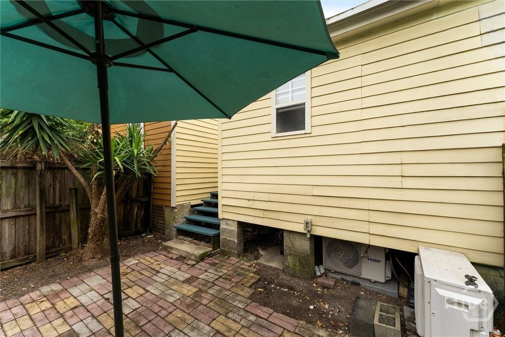 Image 31 of property listing at 530 E Gordon Lane, Savannah, GA 31401