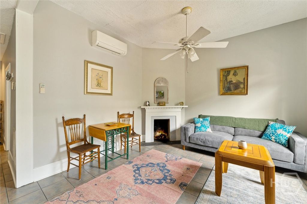 Image 7 of property listing at 530 E Gordon Lane, Savannah, GA 31401