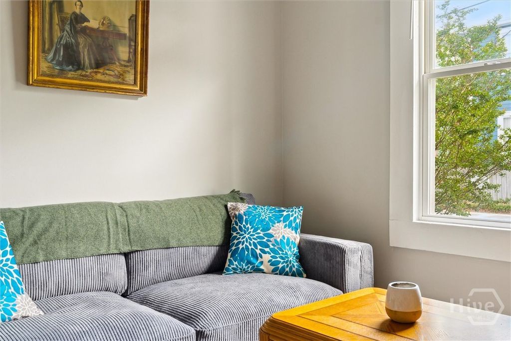 Image 9 of property listing at 530 E Gordon Lane, Savannah, GA 31401