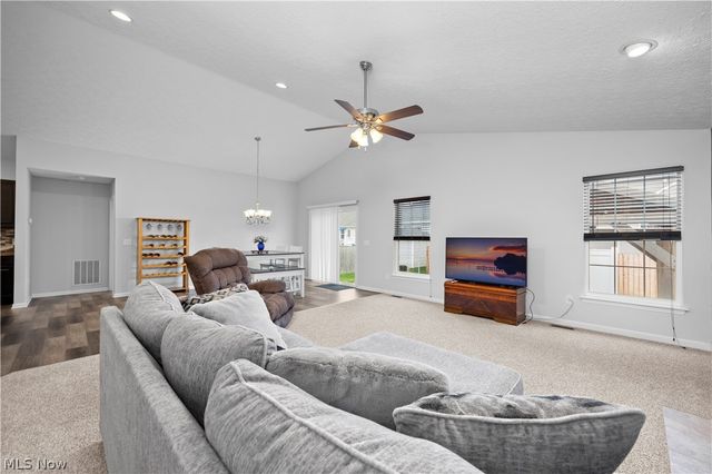 3822 Parkside Circle E, Lorain, OH 44053