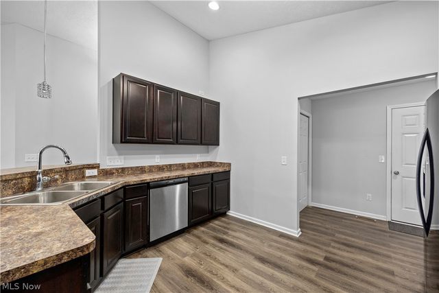 3822 Parkside Circle E, Lorain, OH 44053