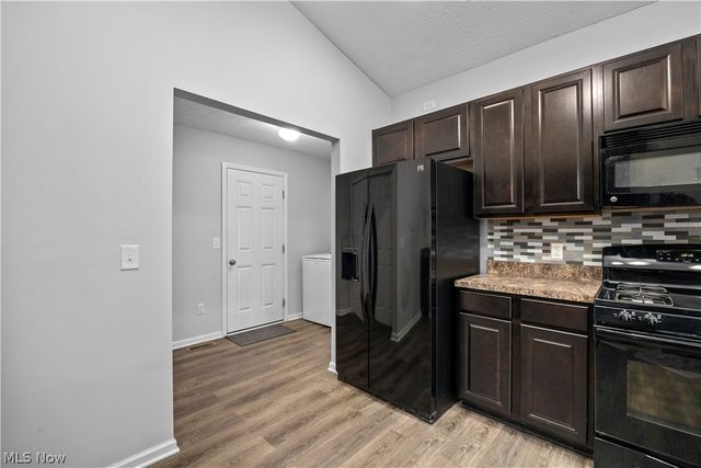 3822 Parkside Circle E, Lorain, OH 44053