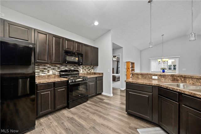 3822 Parkside Circle E, Lorain, OH 44053