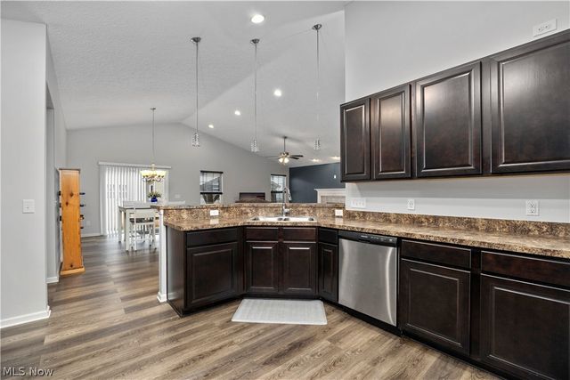 3822 Parkside Circle E, Lorain, OH 44053