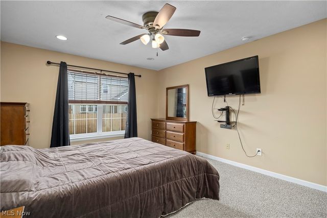 3822 Parkside Circle E, Lorain, OH 44053