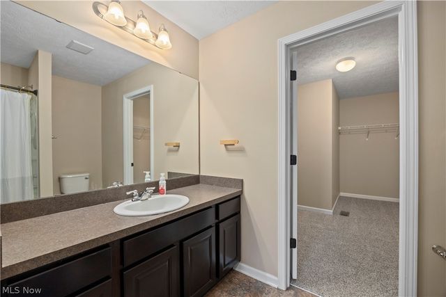 3822 Parkside Circle E, Lorain, OH 44053