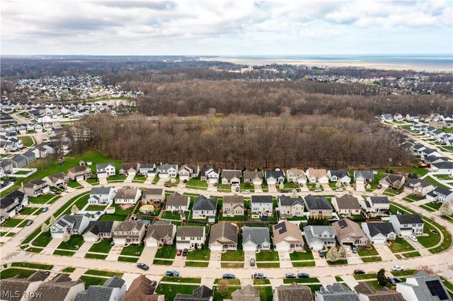 3822 Parkside Circle E, Lorain, OH 44053