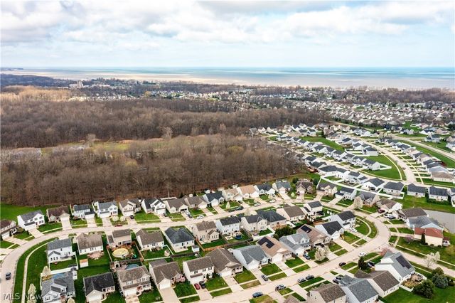 3822 Parkside Circle E, Lorain, OH 44053