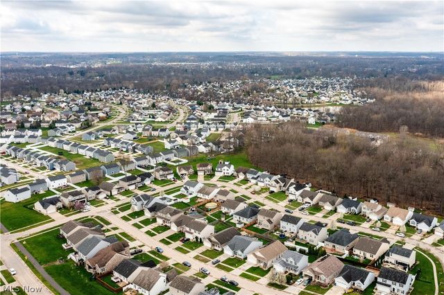 3822 Parkside Circle E, Lorain, OH 44053