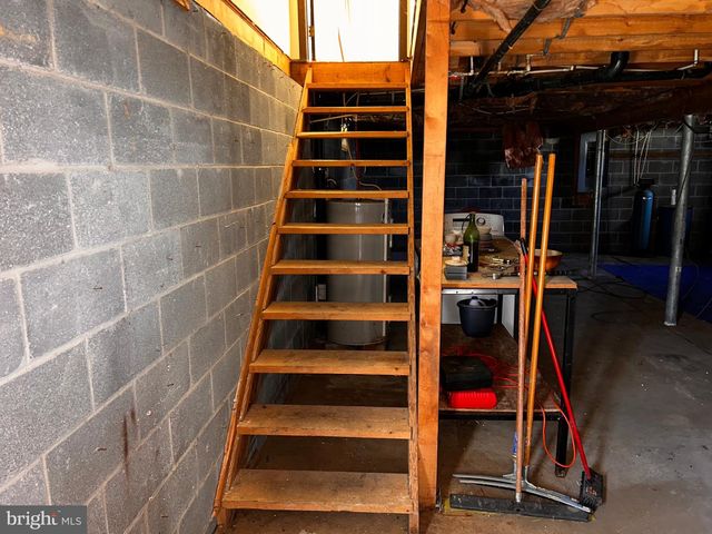 306 YEAGLEY RD, Myerstown, PA 17067