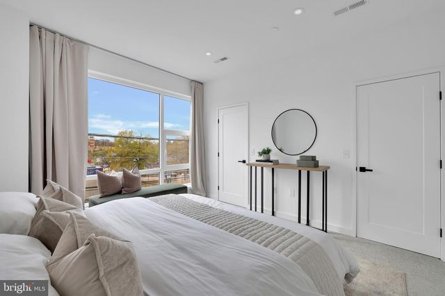 2447 SHANNON PL SE, Washington, DC 20020