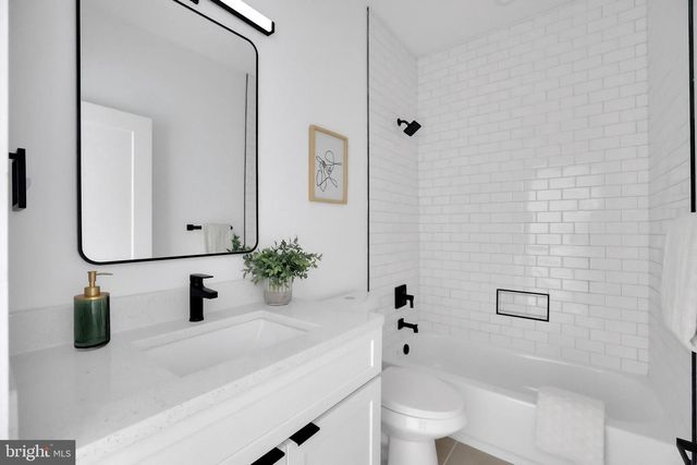 2447 SHANNON PL SE, Washington, DC 20020