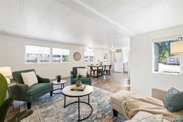 1527 Roy Road, Freeland, WA 98249