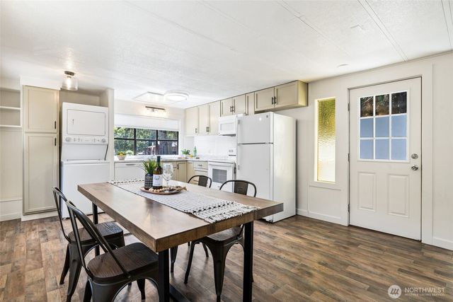 1527 Roy Road, Freeland, WA 98249