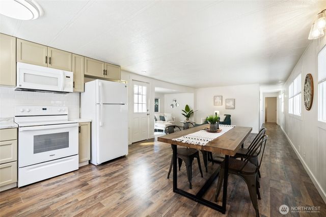 1527 Roy Road, Freeland, WA 98249