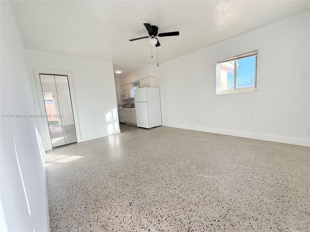 322 NE 6th St 3, Hallandale Beach, FL 33009