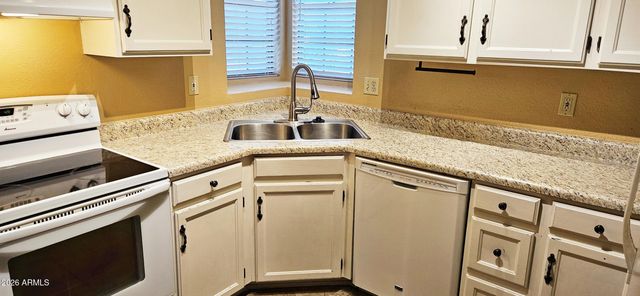 815 E LEXINGTON Avenue, Gilbert, AZ 85234