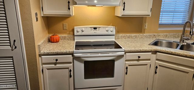 815 E LEXINGTON Avenue, Gilbert, AZ 85234