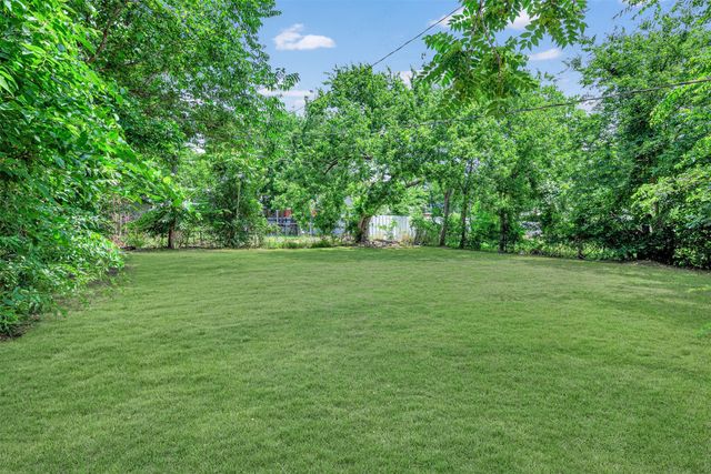 2735 Grafton Avenue, Dallas, TX 75211