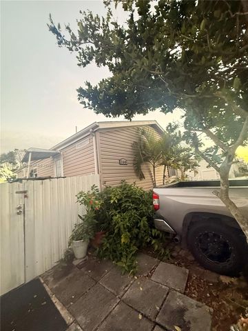 21640 NW 3rd Pl, Pembroke Pines, FL 33029