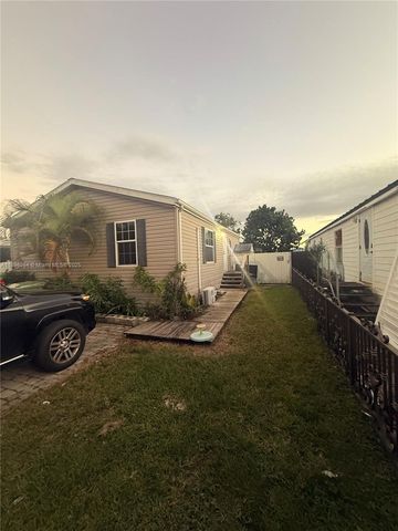 21640 NW 3rd Pl, Pembroke Pines, FL 33029
