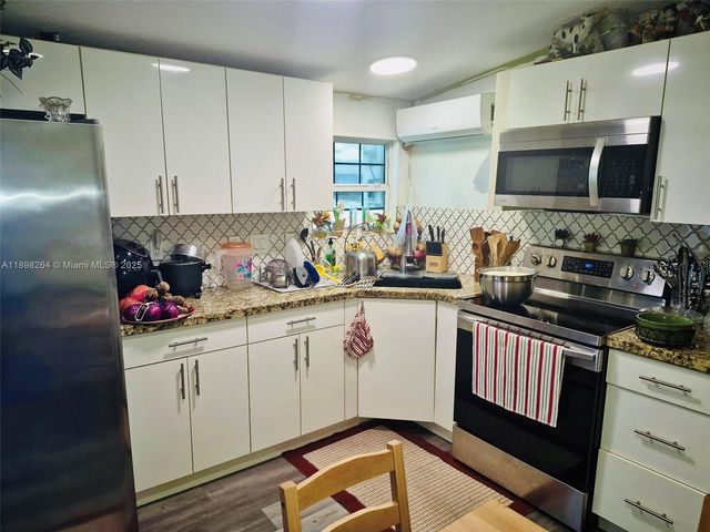 21640 NW 3rd Pl, Pembroke Pines, FL 33029