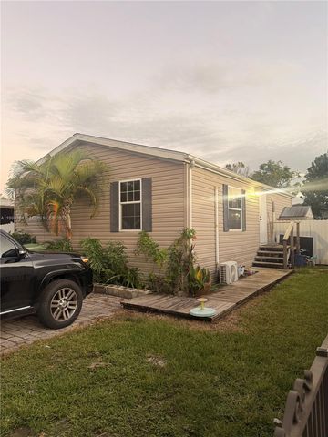 21640 NW 3rd Pl, Pembroke Pines, FL 33029