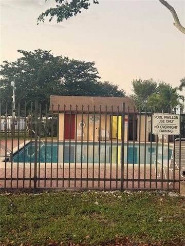 21640 NW 3rd Pl, Pembroke Pines, FL 33029