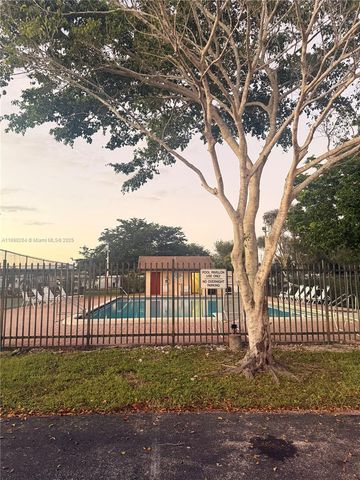 21640 NW 3rd Pl, Pembroke Pines, FL 33029