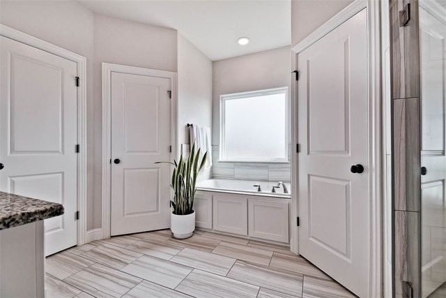 624 N Sabine Pass Road, Fayetteville, AR 72704