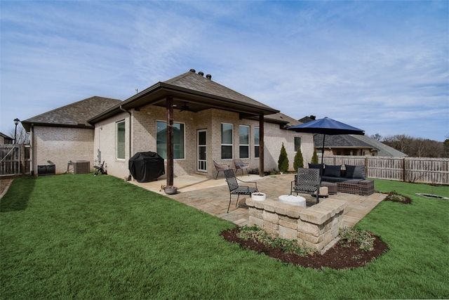 624 N Sabine Pass Road, Fayetteville, AR 72704