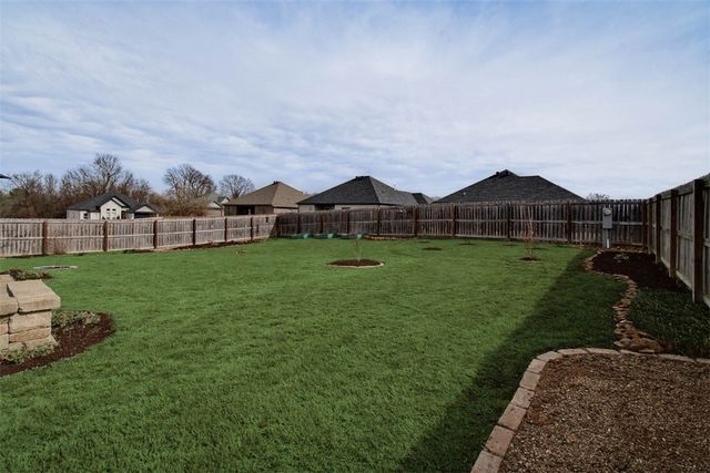 624 N Sabine Pass Road, Fayetteville, AR 72704