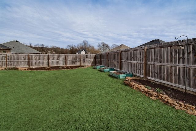 624 N Sabine Pass Road, Fayetteville, AR 72704