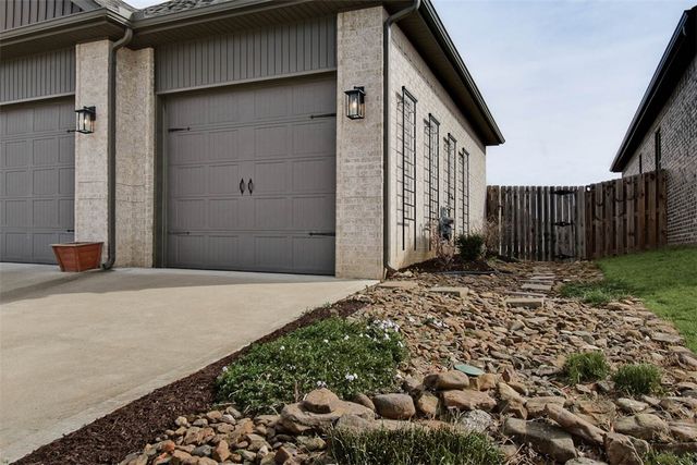 624 N Sabine Pass Road, Fayetteville, AR 72704