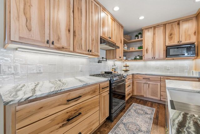 1615 Ulao PARKWAY S, Grafton, WI 53024