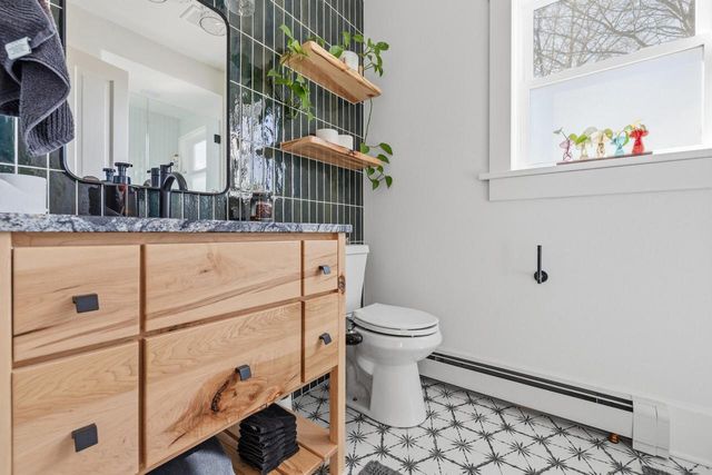 1615 Ulao PARKWAY S, Grafton, WI 53024