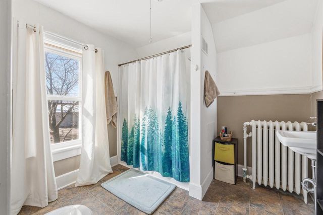 1615 Ulao PARKWAY S, Grafton, WI 53024